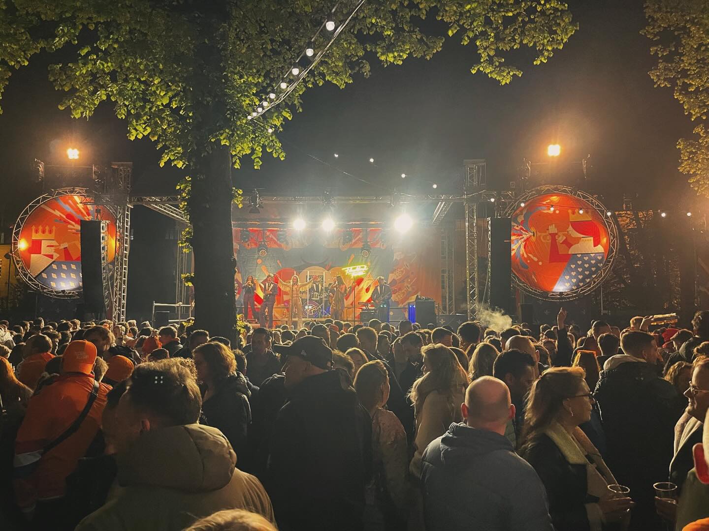 Royaal genot, gisteren op ’t Ridderplein. 🧡 En vanaf 12:00...