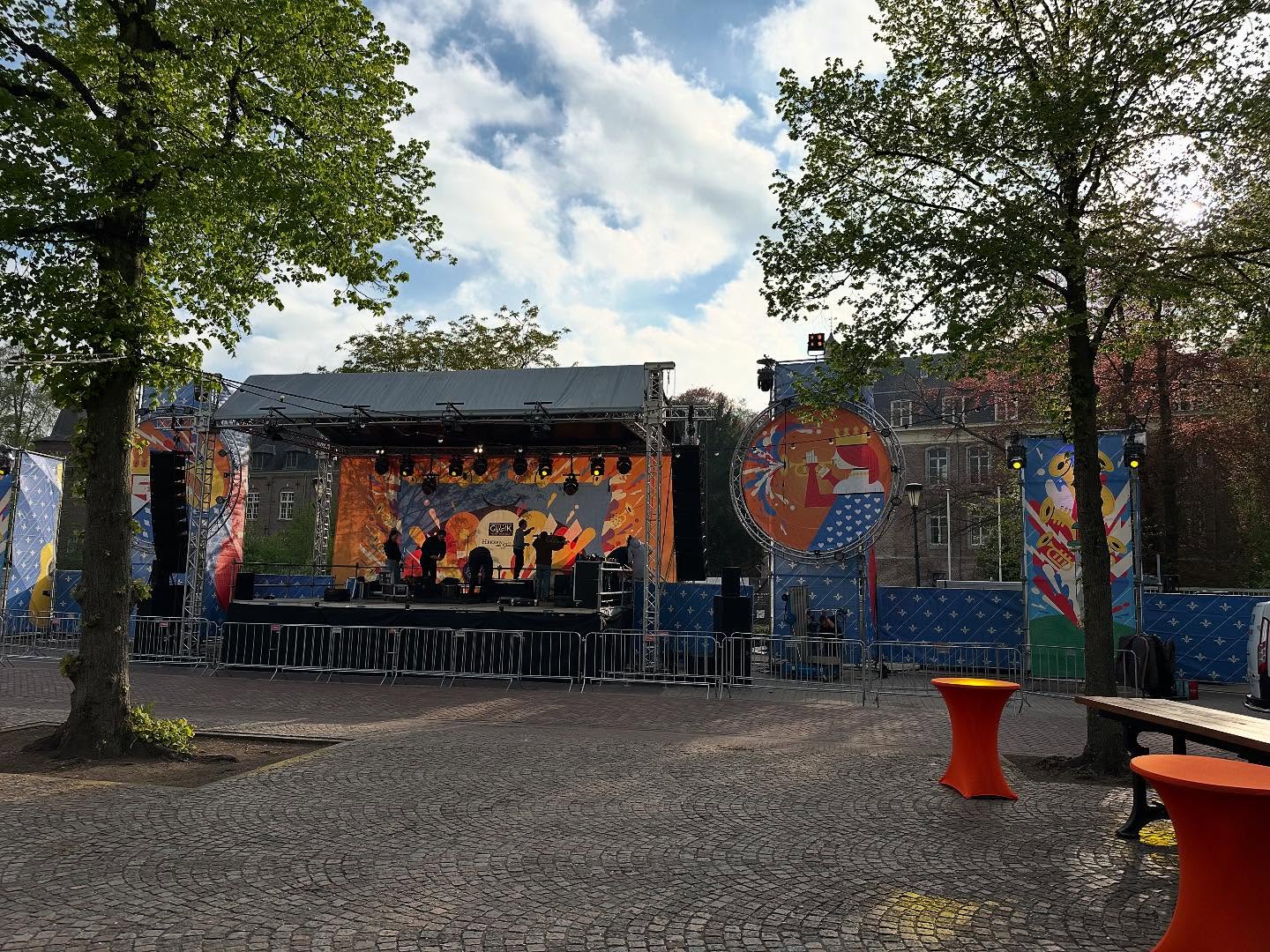 Het denkbeeldige oranje lintje is doorgeknipt: we zijn los! 👑...